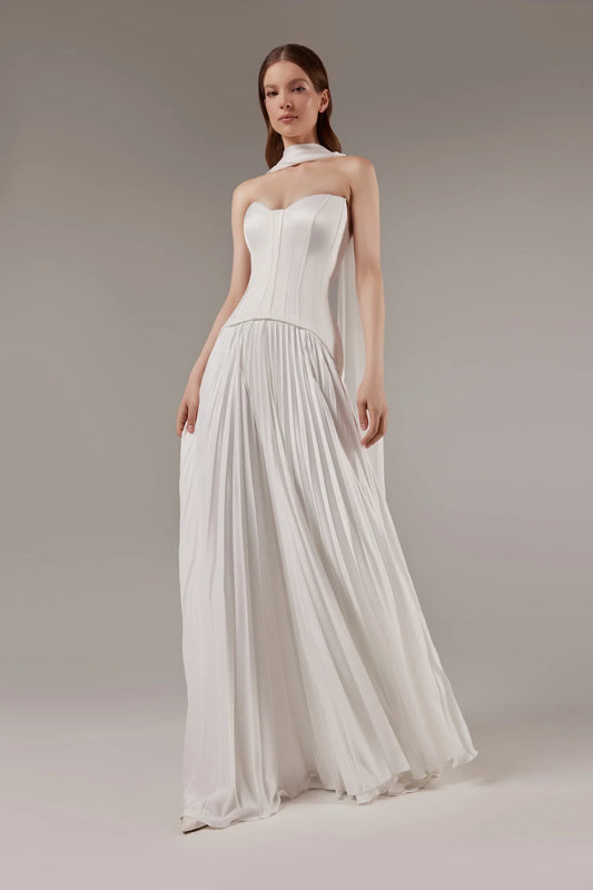 Aphrodite | Strapless wedding dress with pleated skirt
