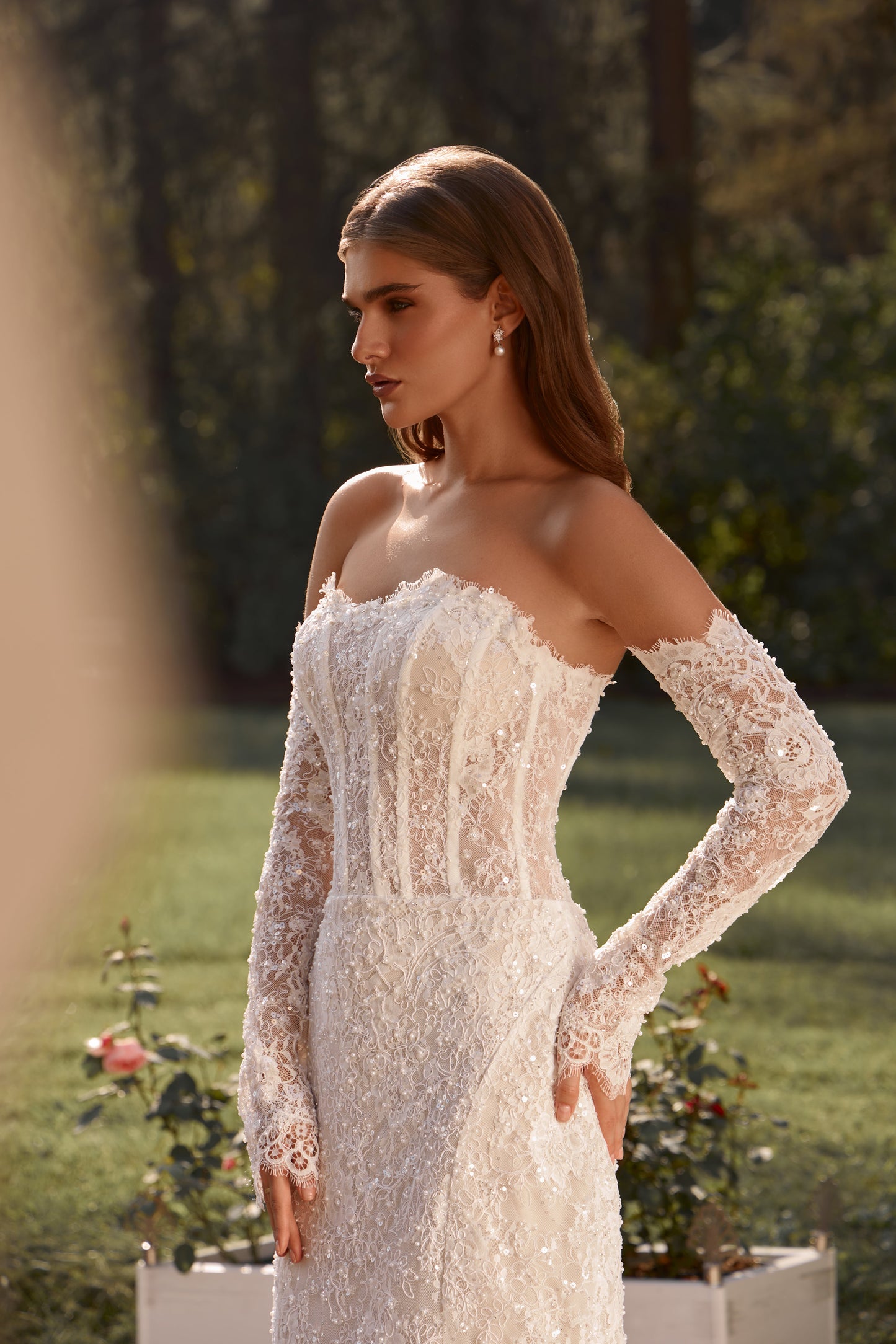 Vetta | Elegant lace dress with detachable sleeves